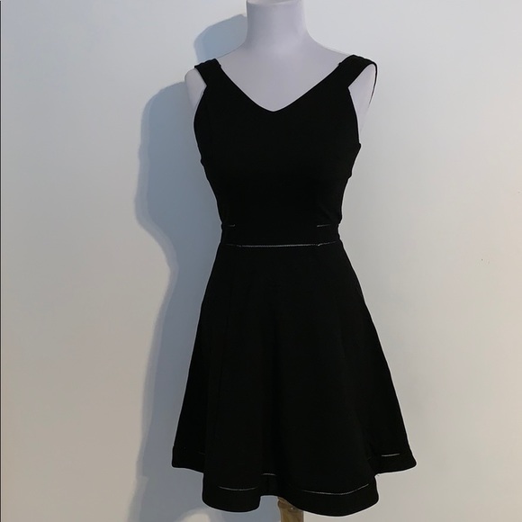 French Connection Dresses & Skirts - French Connection Lula V Neck Dress